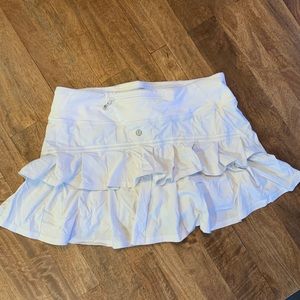 Lululemon size 6reg white pleated skirt.
